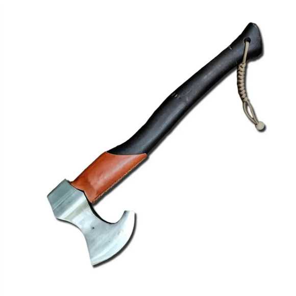 Handcrafted, quality axes: for an unforgettable hunting experience! 